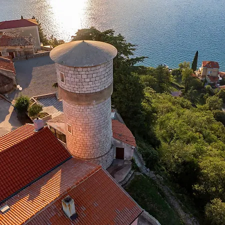 Delfin 3* Omišalj